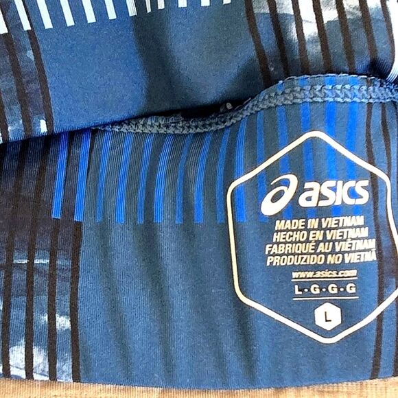 ASICS sports top, size L with slight padding.  Never worn. - Picture 3 of 3